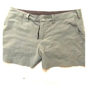 Comfortable hiking shorts olive green barely used